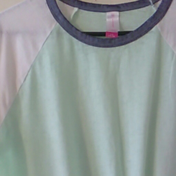 Shirt - Picture 4 of 4